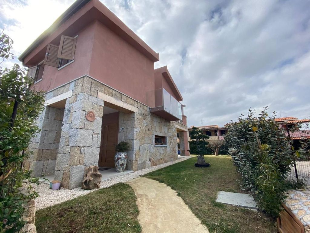 Luxuriöse 2 Schlafzimmer Villa zu verkaufen in Via del Tirreno San