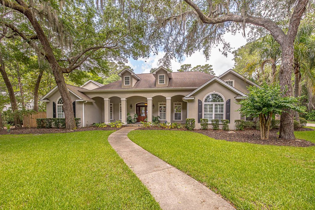 Bedroom Luxury Detached House For Sale In St Simons Island United