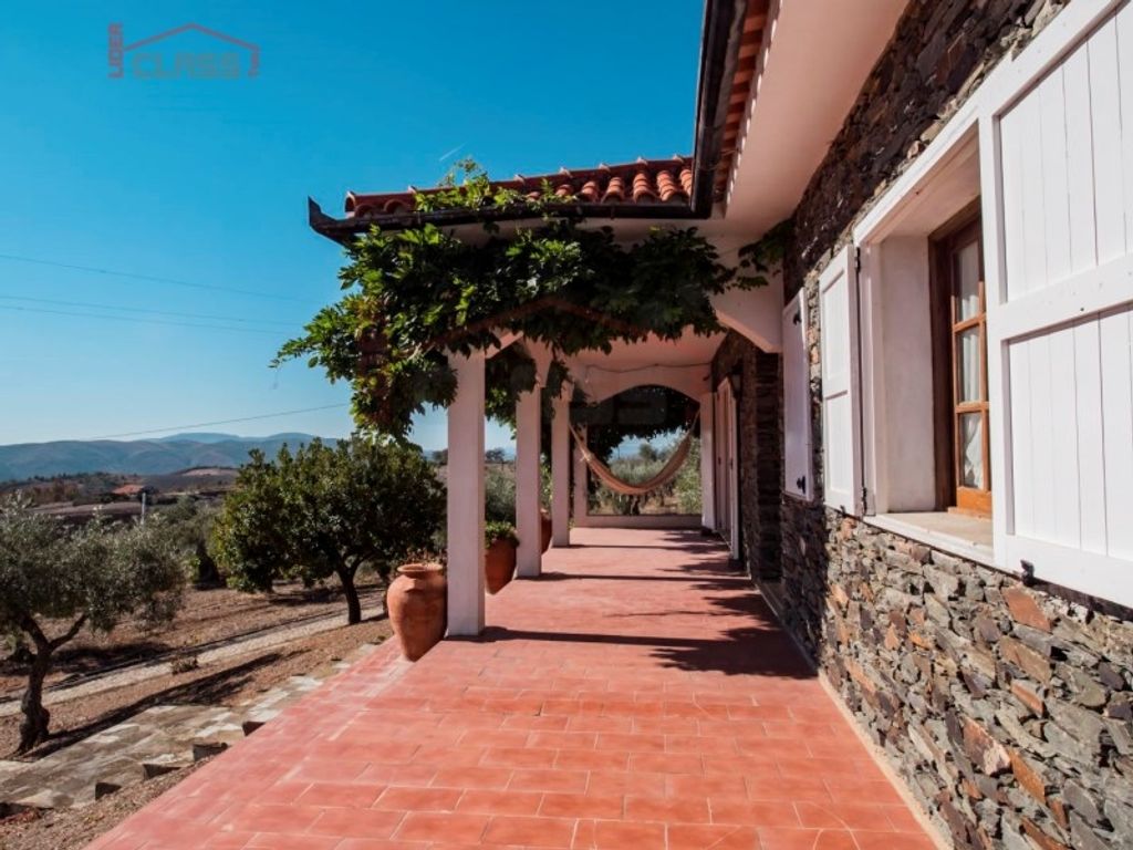 4 room luxury House for sale in Mogadouro Bragança 60475245