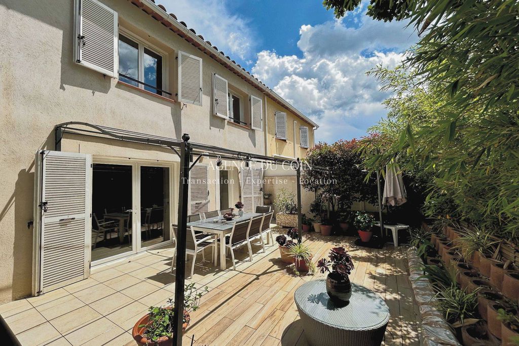 Villa De Luxe De Chambres En Vente Roquebrune Sur Argens Provence