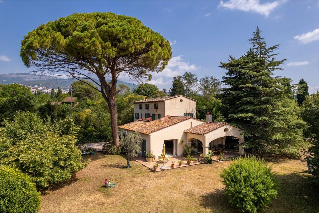 Luxuriöse Villa 4 Schlafzimmer zu verkaufen in Grasse Provence Alpes