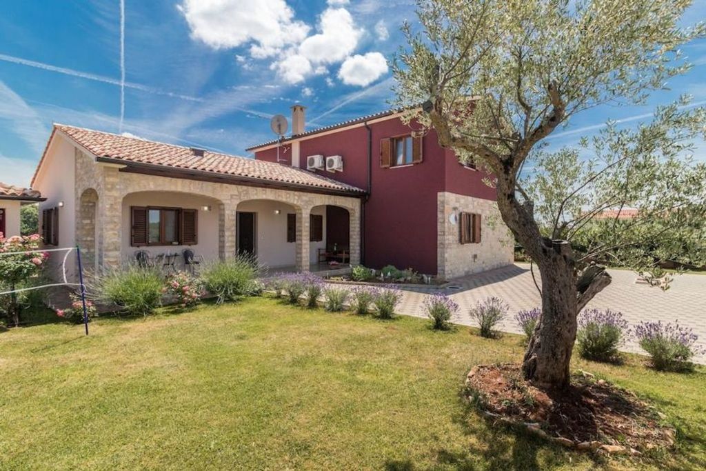 Villa Chalet De Lujo De M En Venta En Svetvin Enat Istria