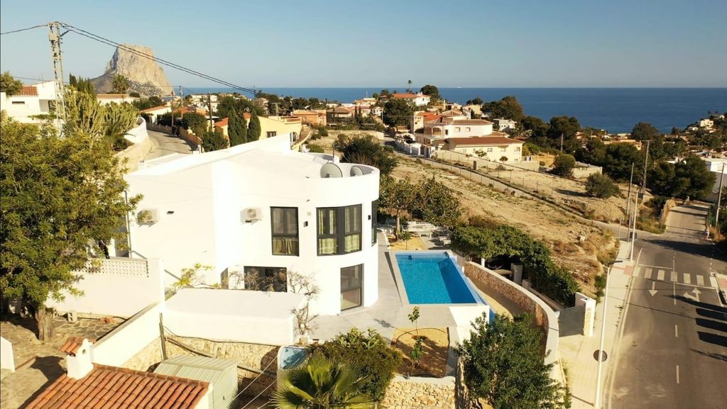 Luxuriöse 5 Zimmern Villa zu verkaufen in Calp Spanien 128957813