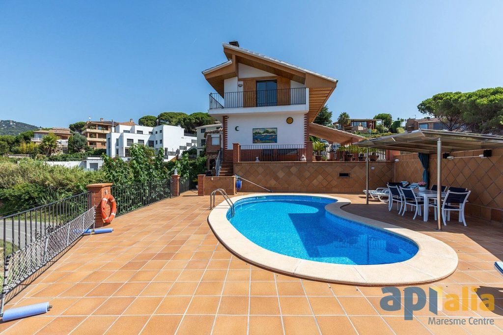 Vivienda Exclusiva De M En Venta Calella Espa A