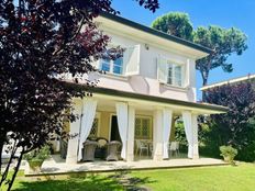 Prestigiosa villa di 218 mq in vendita, Via Silvio Pellico, Pietrasanta, Toscana