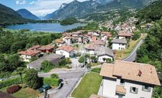 Prestigiosa villa di 262 mq in vendita Carlazzo, Lombardia