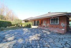 Villa in vendita a Dormelletto Piemonte Novara