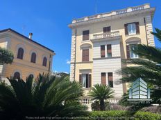 Palazzo di 960 m² in vendita VIA CASALMONFERRATO, Roma, Lazio