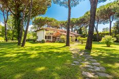 Esclusiva villa di 348 mq in vendita Via Siena, Massa, Massa-Carrara, Toscana