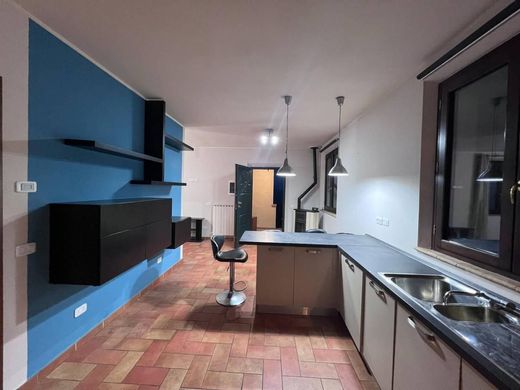 Apartment / Etagenwohnung in San Casciano dei Bagni, Provincia di Siena