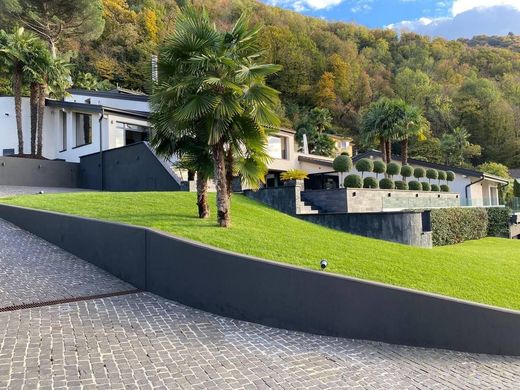 Villa Brusino Arsizio, Lugano