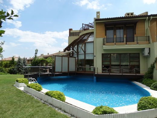 Detached House in Siliviri, Istanbul