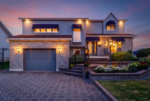 Detached House in Louiseville, Mauricie