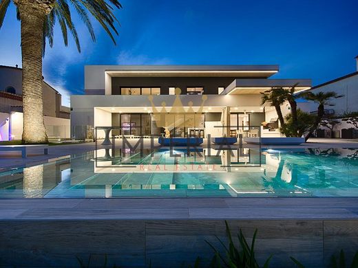 Luxury home in Empuriabrava, Province of Girona