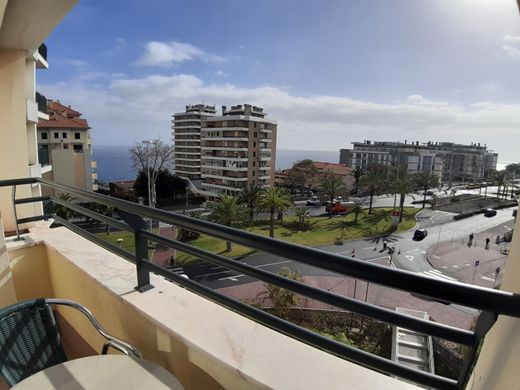 Apartment / Etagenwohnung in São Martinho, Funchal