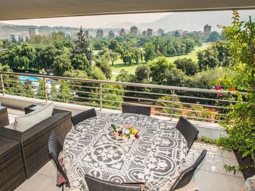 Apartment / Etagenwohnung in Las Condes, Provincia de Santiago