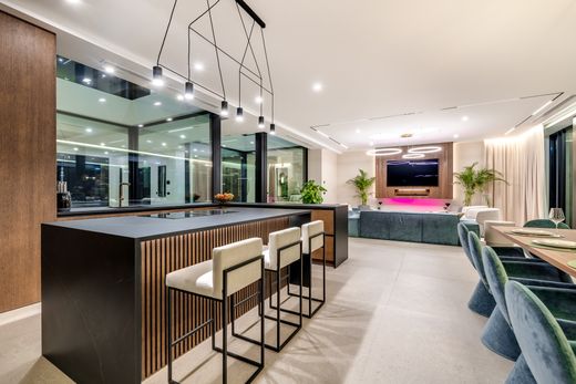 Luxury home in Benahavís, Malaga