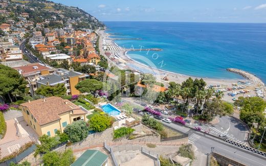 Villa in Ospedaletti, Provincia di Imperia