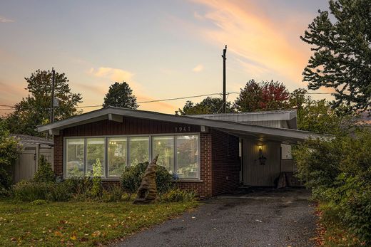 Vrijstaand huis in Ottawa, Ontario
