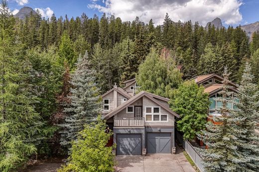 Canmore, Albertaの一戸建て住宅