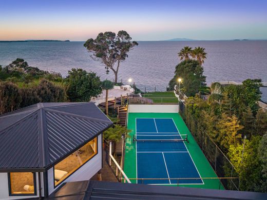 Detached House in North Cross, Auckland