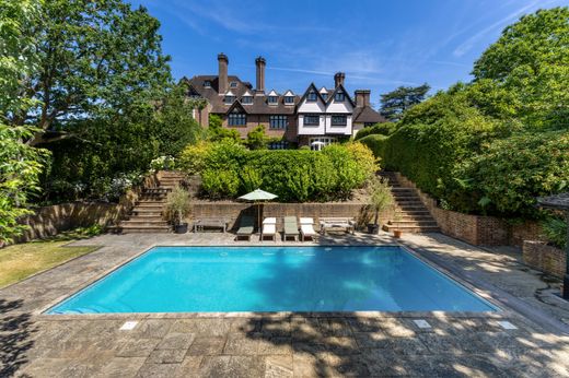 Detached House in Surrey Quays, Greater London
