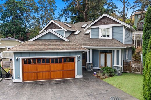 Detached House in Saanich, Capital Regional District