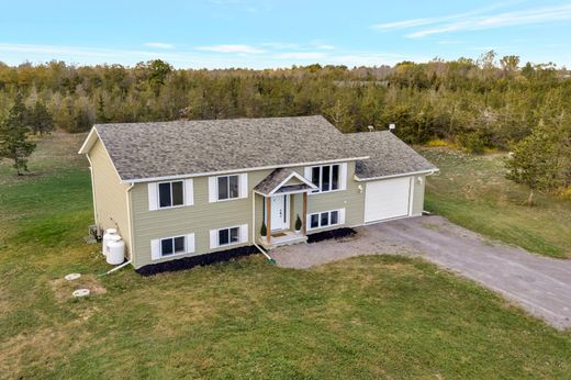 Detached House in Prince Edward, Ontario