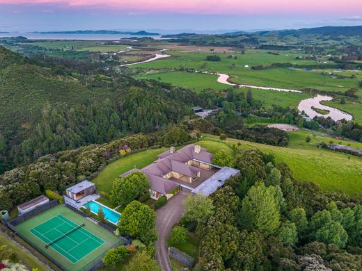 Farmhouse in Papakura, Auckland