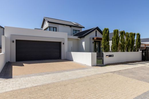 Detached House in Somerset West, City of Cape Town