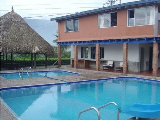 Gutshaus oder Landhaus in Girardota, Departamento de Antioquia