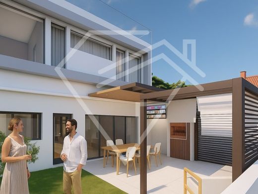 Twee-onder-een-kapwoning in Lagoa, Distrito de Faro