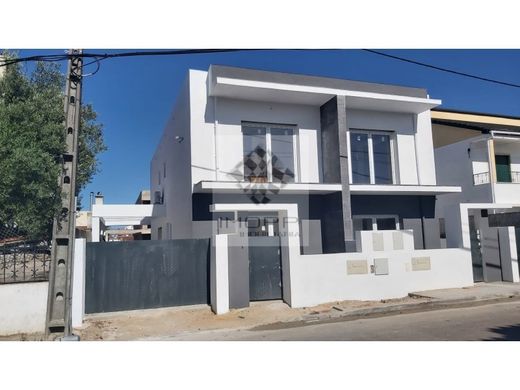Semidetached House in Seixal, Distrito de Setúbal