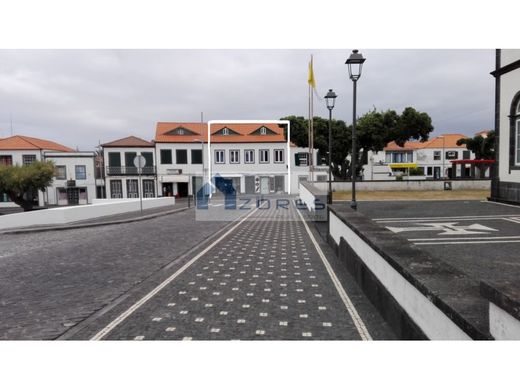 Luxury home in Madalena, Azores