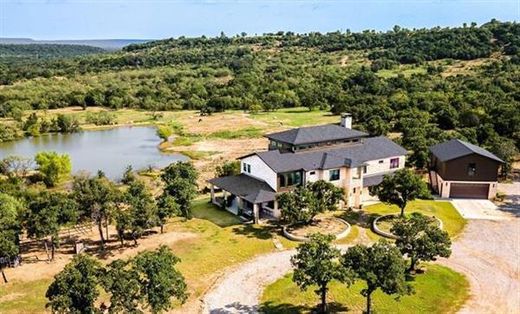Luxury home in Santo, Palo Pinto County