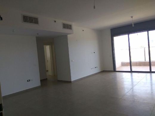 Apartment / Etagenwohnung in Hod HaSharon, Central District