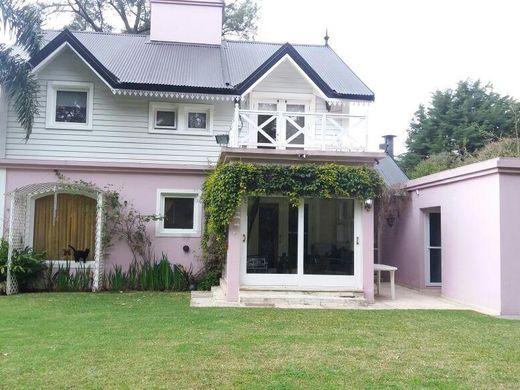 Luxury home in Manuel B. Gonnet, Partido de La Plata