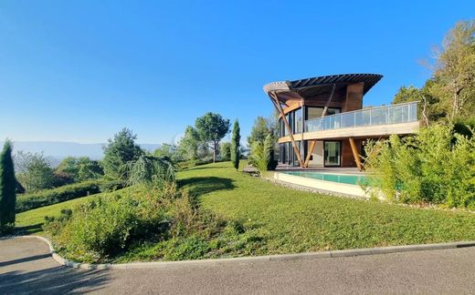 Villa in Cranves-Sales, Haute-Savoie