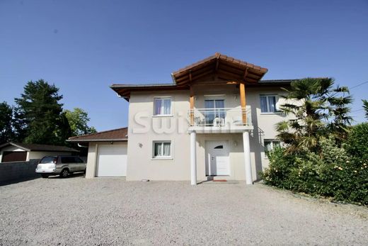Luxus-Haus in Douvaine, Haute-Savoie