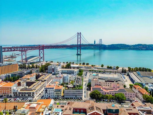 Πολυτελή κατοικία σε Alcântara, Almada