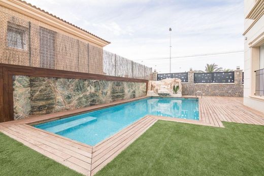 Einfamilienhaus in Arenales del Sol, Alicante