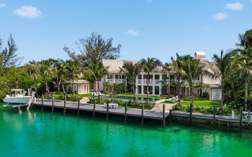 Luxury home in Lyford Cay, New Providence District