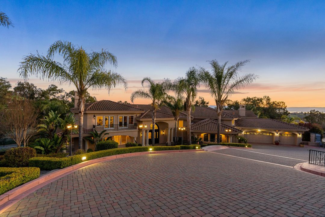 Luxury Homes Property And Real Estate For Sale And Rent Online