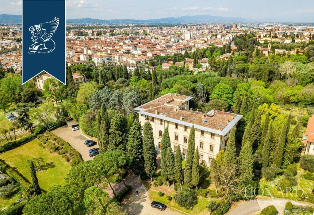 Appartamento di lusso di 380 m² in vendita Firenze, Italia