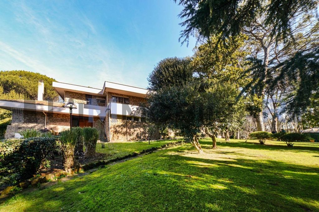 Prestigiosa villa di 1200 mq in vendita Via Viggiano, 24, Roma, Lazio