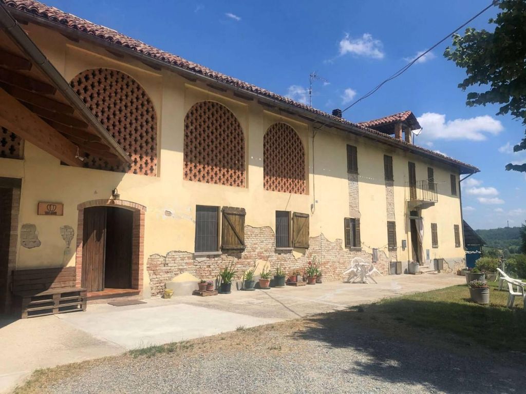 Lussuoso casale in vendita Agliano Terme, Italia