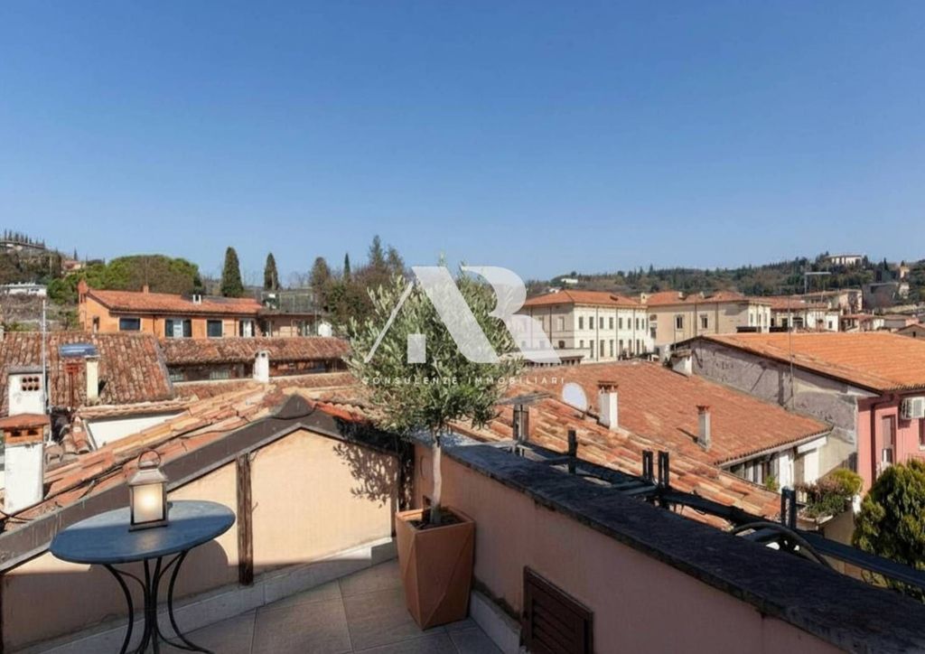 4 room luxury Flat for sale in Via Sant'Alessio, 42, Verona, Veneto