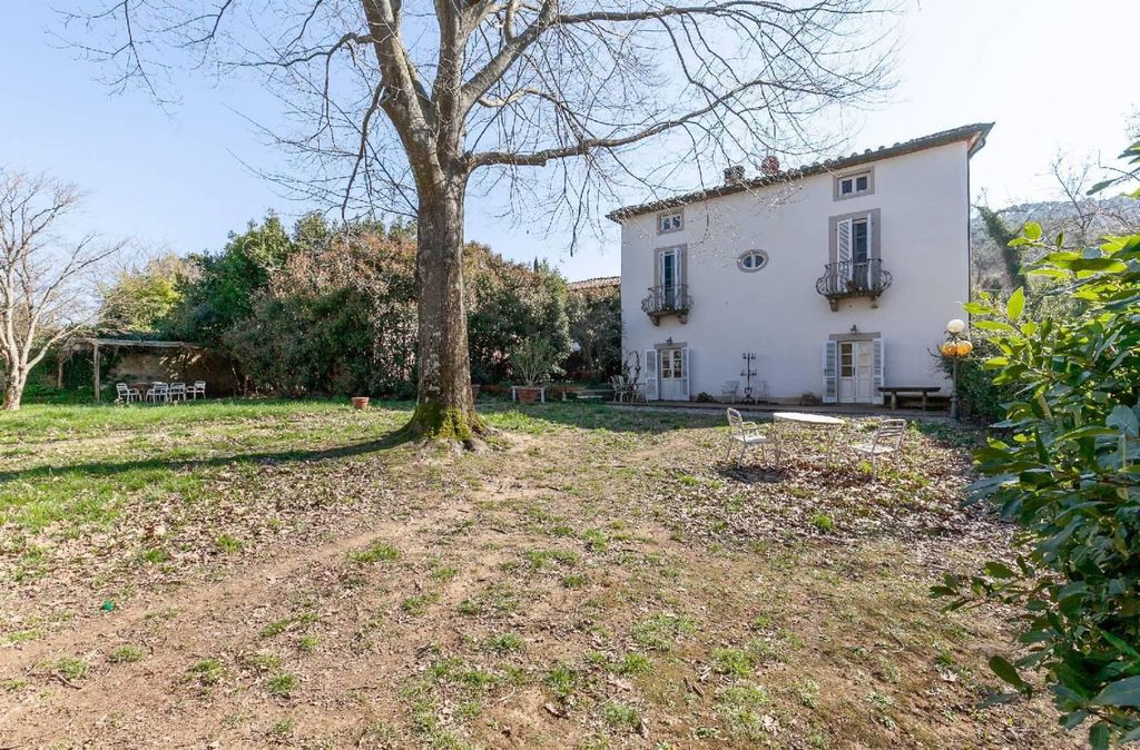 Villa in vendita Via Sottomonte, Lucca, Toscana