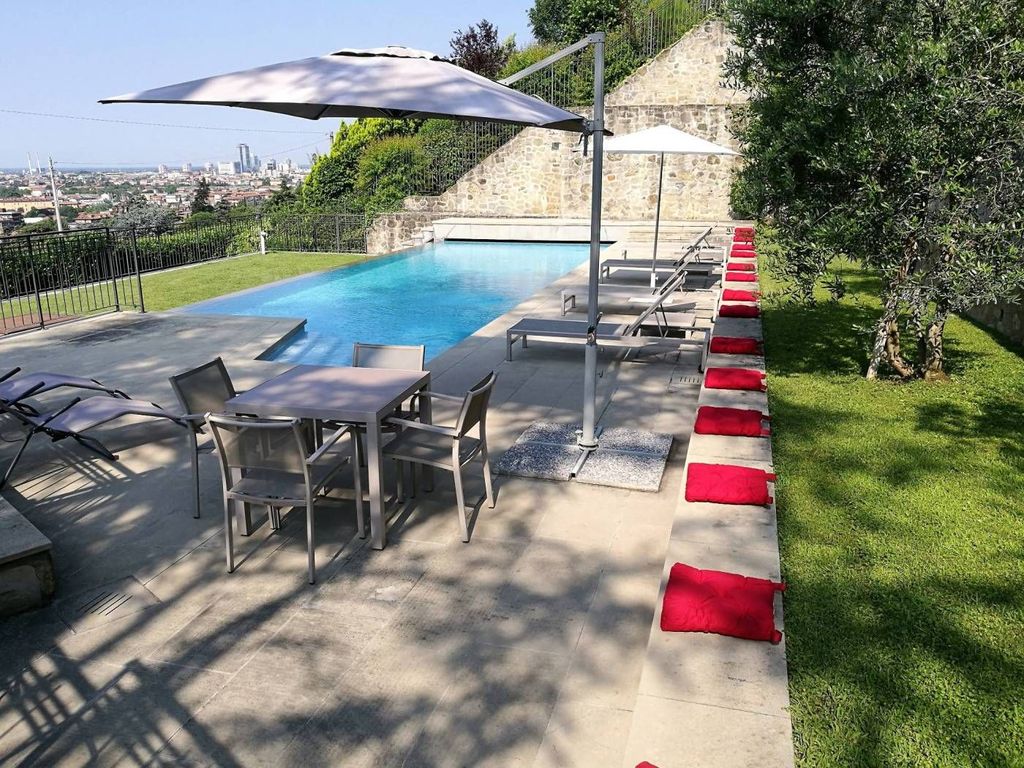 Prestigiosa villa di 687 mq in vendita Via Ronchi San Francesco di Paola, Brescia, Lombardia