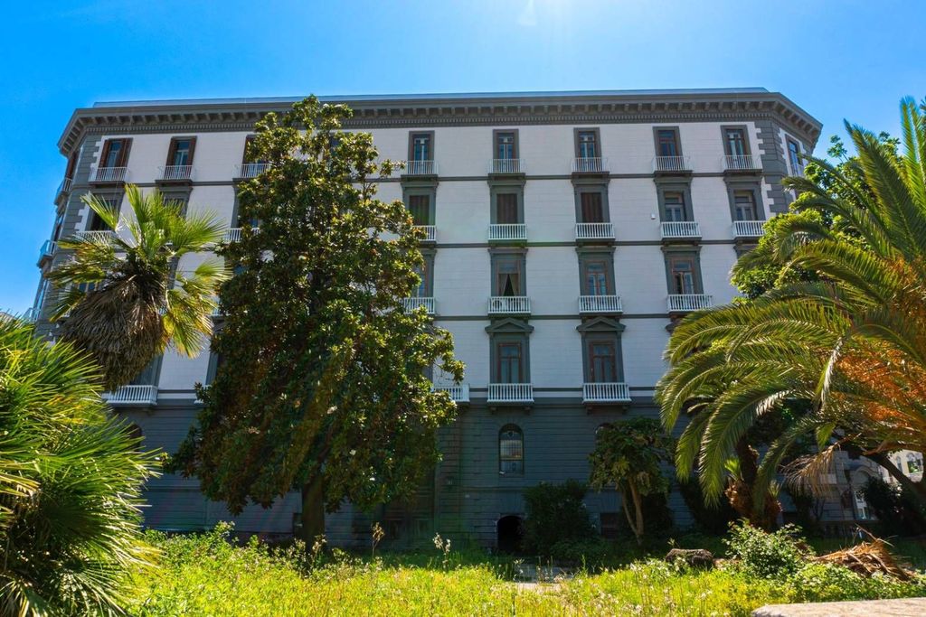 Prestigioso appartamento di 210 m² in vendita Piazza della Repubblica, 2, Napoli, Campania